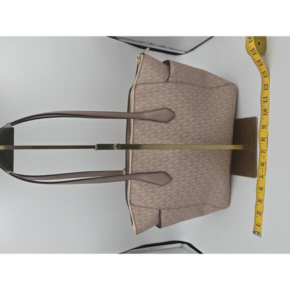 Michael Kors Marilyn Pink Medium Tote - Picture 4 of 9